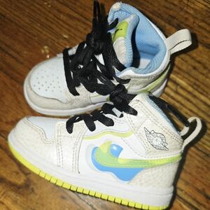 Jordan 1‎ Mid SEPlatinum Tint Blue Tint University Blue VoltKids Size 6C